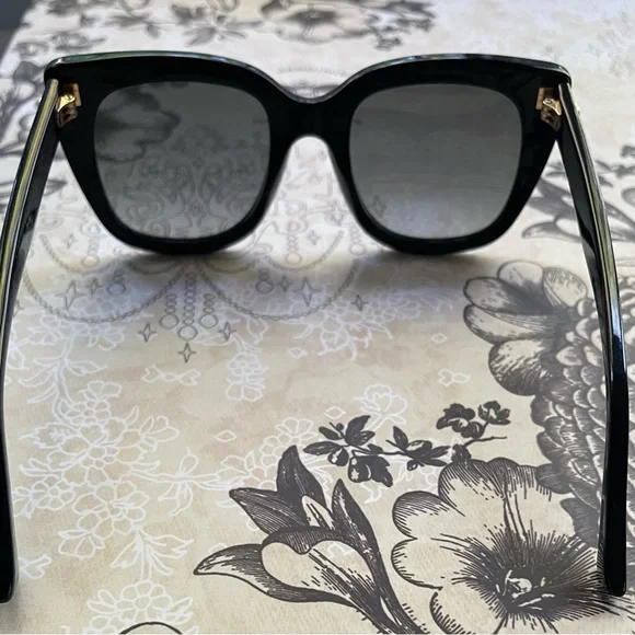 Gucci sunglasses - like new, worn once! GUCCI SUNGLASSES Bee collection Like new worn once | Depop main image 3
